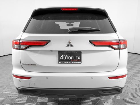 Used 2023 Mitsubishi Outlander ES image 6