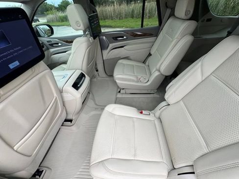 Used 2023 Cadillac Escalade Sport Platinum w/ LPO, Floor Liner Package AWD/4WD image 29