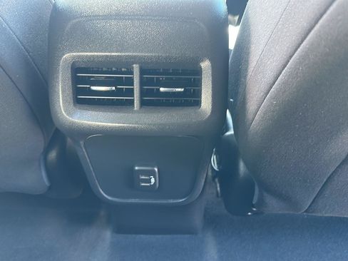 Used 2021 Chevrolet Equinox LS FWD image 11