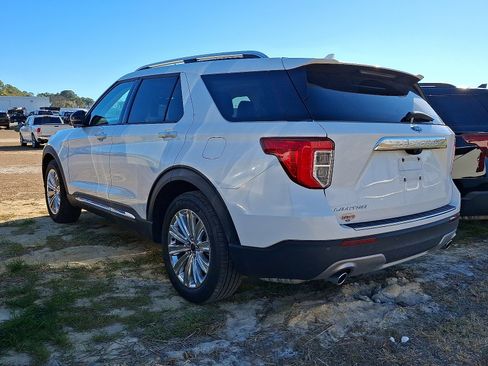 Used 2024 Ford Explorer Limited w/ Limited Technology Package image 3