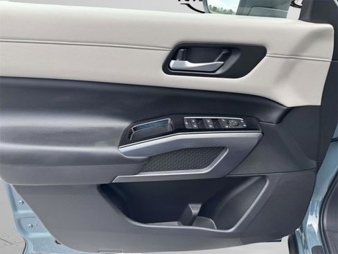 New 2026 Nissan Pathfinder SL image 25