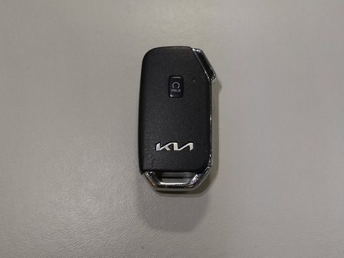 Used 2022 Kia Telluride SX w/ Towing Package FWD image 32