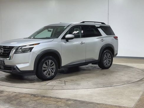 Used 2024 Nissan Pathfinder SV AWD/4WD image 4