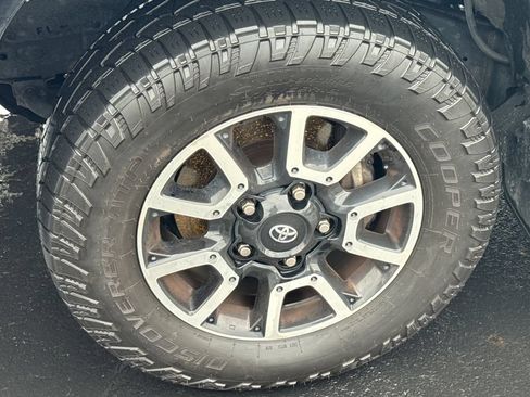 Used 2021 Toyota Tundra SR5 w/ TRD Off-Road Package AWD/4WD image 9