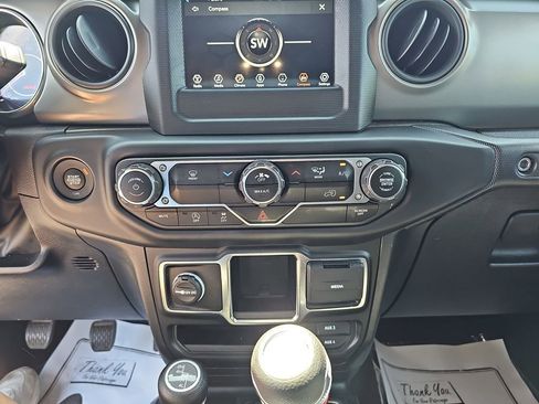 Used 2022 Jeep Gladiator Sport AWD/4WD image 28