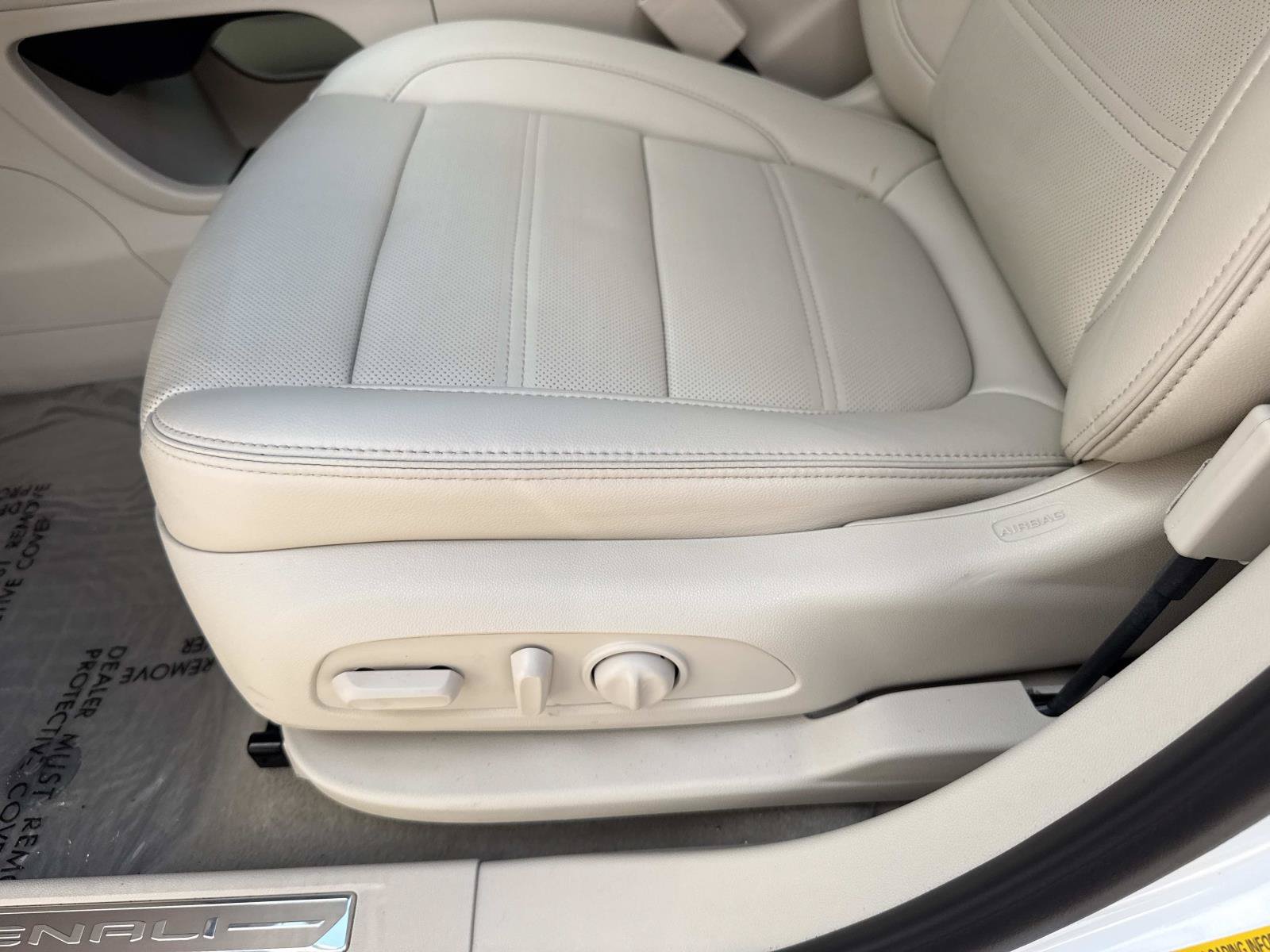 Used 2023 GMC Acadia Denali w/ Denali Technology Package FWD image 18