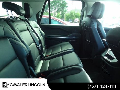 Used 2026 Lincoln Navigator L Premier AWD/4WD image 8