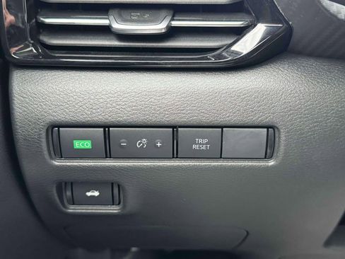 Certified 2025 Nissan Sentra SR w/ SR Premium Package image 21