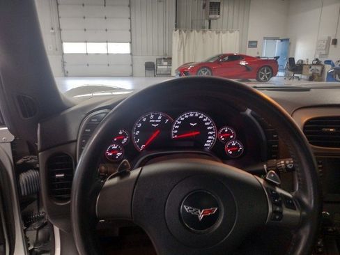 Used 2007 Chevrolet Corvette Coupe w/ Preferred Equipment Group RWD image 11