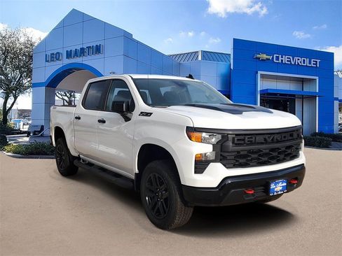 New 2026 Chevrolet Silverado 1500 Custom Trail Boss w/ LPO, Dark Essentials Package image 2