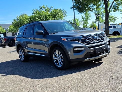 Used 2023 Ford Explorer XLT w/ Equipment Group 202A AWD/4WD image 7