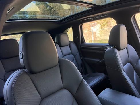 Used 2018 Porsche Cayenne Platinum Edition image 36