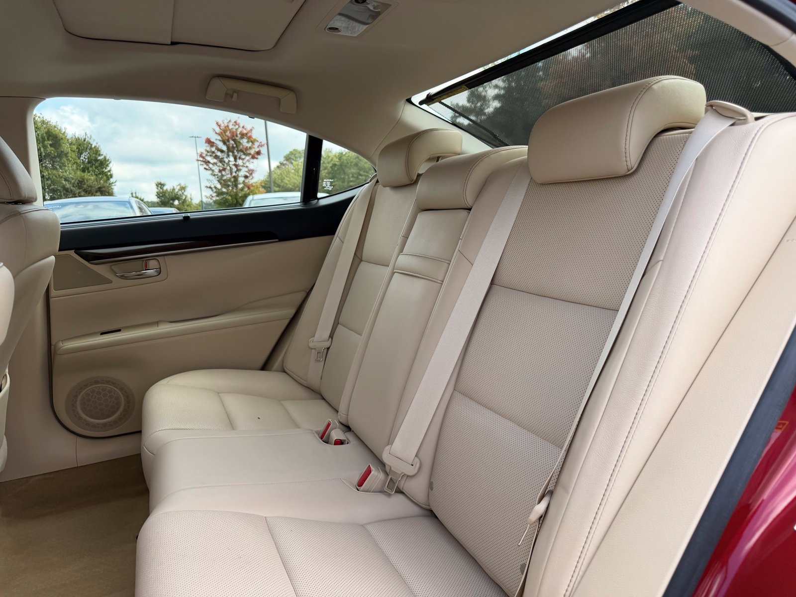 Used 2015 Lexus ES 350 w/ Ultra Luxury Package FWD image 30