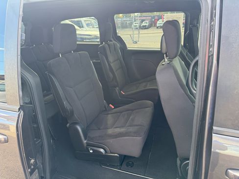 Used 2019 Dodge Grand Caravan SE image 29