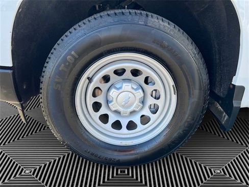 Used 2023 Chevrolet Silverado 1500 W/T w/ Trailering Package image 9