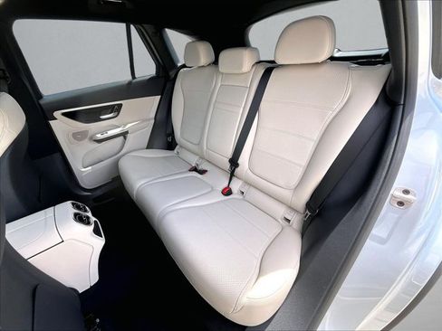 Certified 2025 Mercedes-Benz GLC 300 image 28