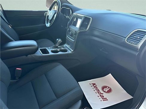 Used 2021 Jeep Grand Cherokee Laredo image 12