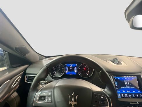 Used 2017 Maserati Levante w/ Luxury Package AWD/4WD image 7