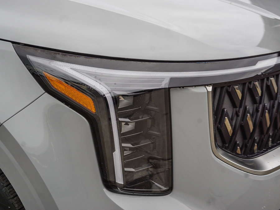 Certified 2025 Kia Carnival EX FWD image 11