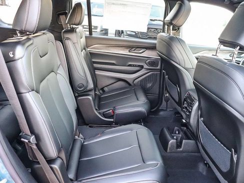 New 2026 Jeep Grand Cherokee L Limited w/ Limited Altitude Package AWD/4WD image 20