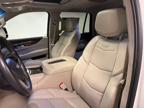 Used 2019 Cadillac Escalade Premium Luxury RWD image 27