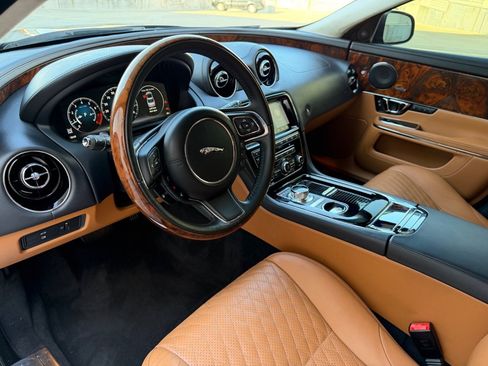 Used 2018 Jaguar XJ L Portfolio RWD image 11