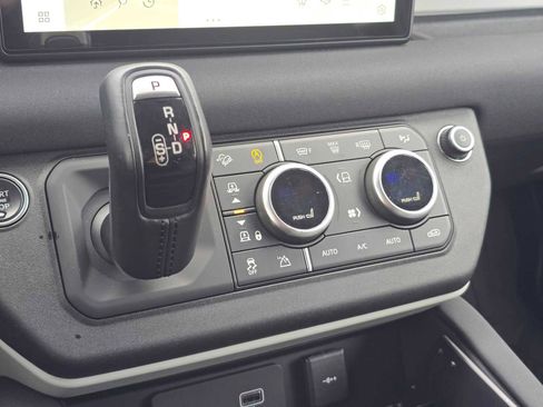 Used 2023 Land Rover Defender 110 SE AWD/4WD image 28