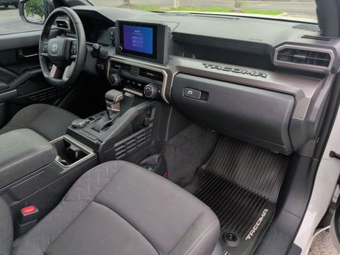 Used 2024 Toyota Tacoma SR5 w/ SR5 Upgrade Package AWD/4WD image 18