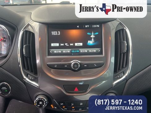 Used 2018 Chevrolet Cruze LT w/ Convenience Package image 10