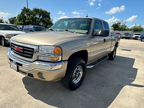 Used 2004 GMC Sierra 2500 SLT w/ Skid Plate Package AWD/4WD image 2