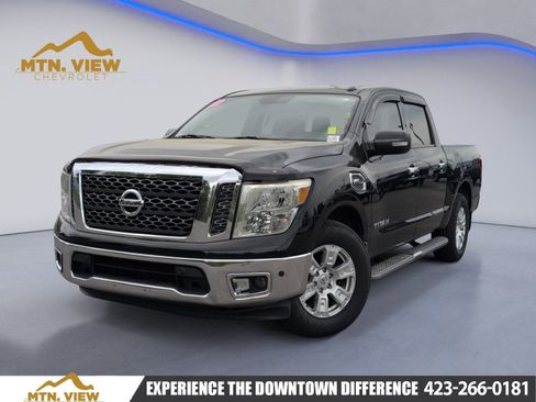 Used 2017 Nissan Titan SV image 1