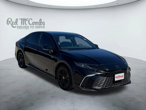 Used 2025 Toyota Camry SE image 7