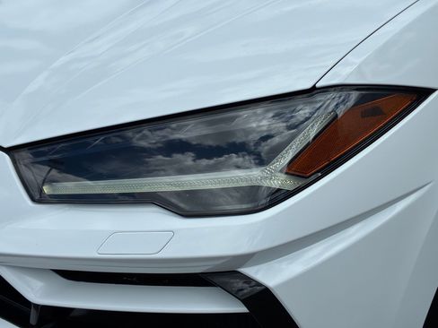 Used 2022 Lamborghini Urus AWD/4WD image 10