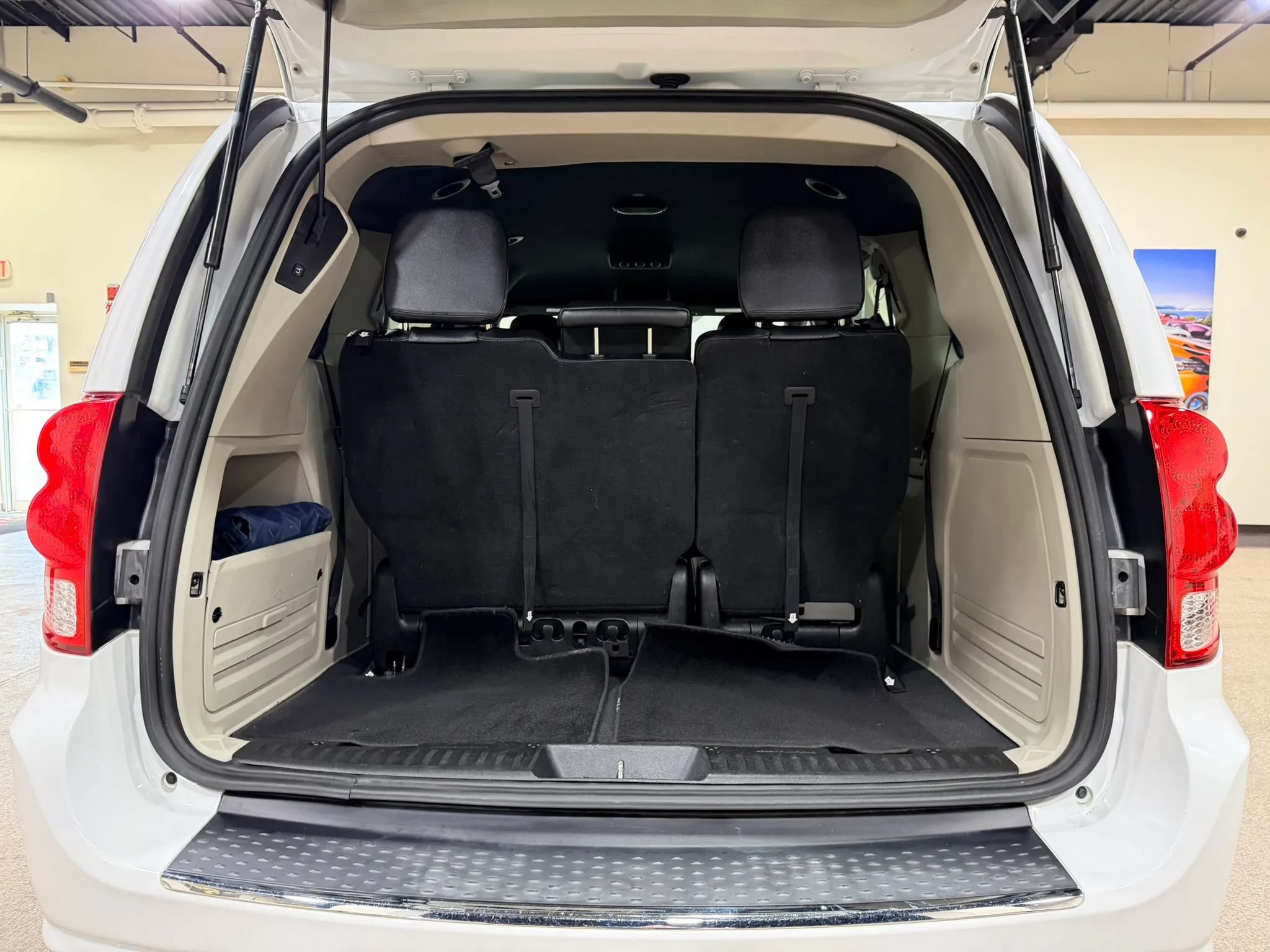 Used 2019 Dodge Grand Caravan SXT FWD image 28