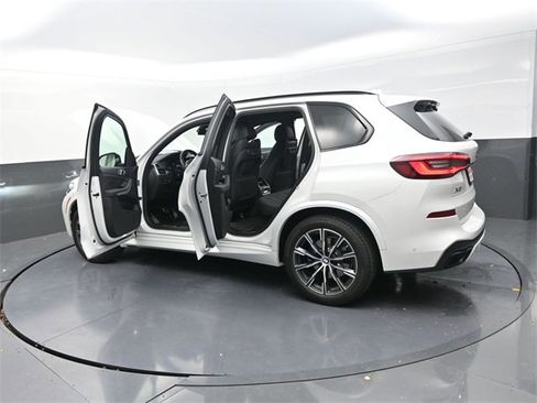 Used 2022 BMW X5 xDrive40i w/ M Sport Package image 39