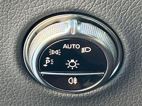 Certified 2025 Mercedes-Benz GLC 300 4MATIC image 25