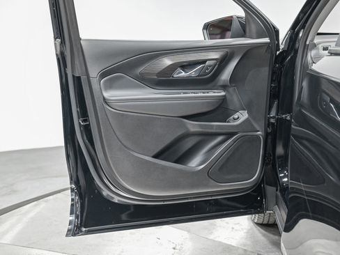 Used 2023 GMC Terrain SLE w/ Driver Convenience Package image 12