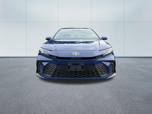 Used 2025 Toyota Camry SE FWD image 3