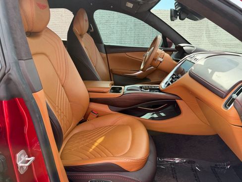 Used 2021 Aston Martin DBX image 23