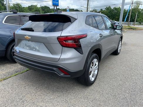 Used 2024 Chevrolet Trax LS FWD image 4