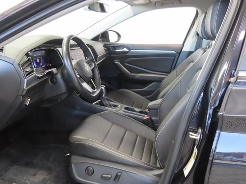 Used 2024 Volkswagen Jetta SE FWD image 15