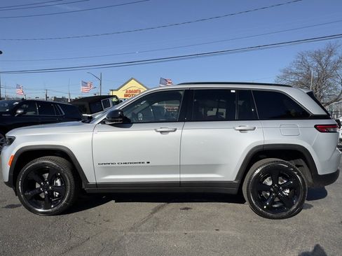 New 2026 Jeep Grand Cherokee Limited w/ Limited Altitude Package image 4