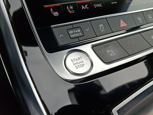 Used 2020 Audi Q8 Premium Plus w/ Premium Plus Package image 24