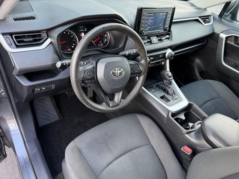 Used 2021 Toyota RAV4 LE AWD/4WD image 12