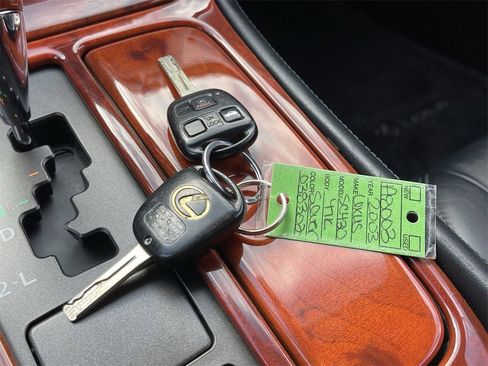 Used 2003 Lexus SC 430 Convertible image 30