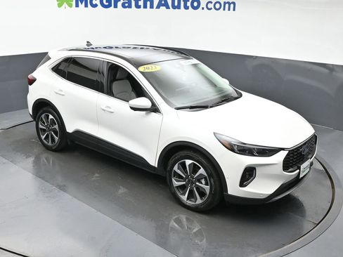 Used 2023 Ford Escape Platinum w/ Premium Technology Package image 3