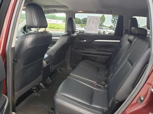 Used 2017 Toyota Highlander XLE AWD/4WD image 13