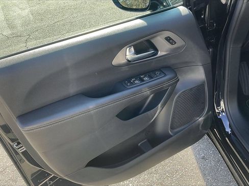 New 2026 Chrysler Pacifica Select FWD image 27