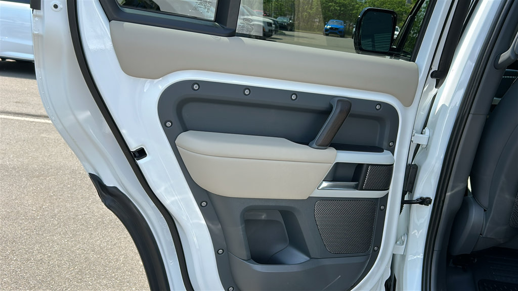 Used 2024 Land Rover Defender 110 X-Dynamic SE AWD/4WD image 23