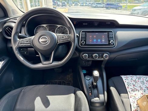 Used 2023 Nissan Kicks S FWD image 5